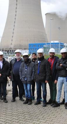 Le groupe d'apprentis du CFA Delépine à la centrale nucléaire EDF de Nogent-sur-Seine